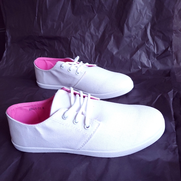 White Sneaker - Size 6 ~ 6.5 - Picture 2 of 2